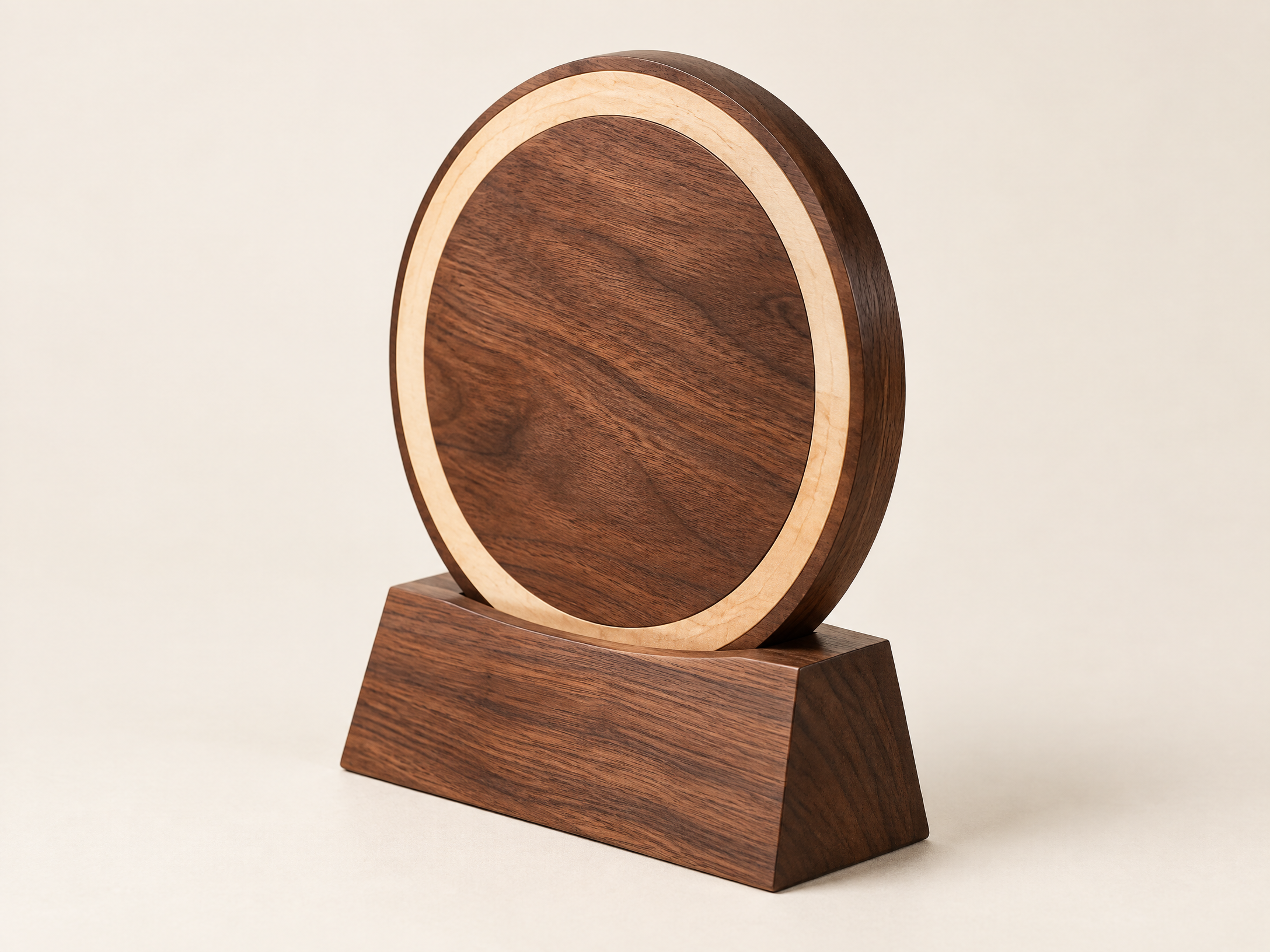 Round wood trophy form