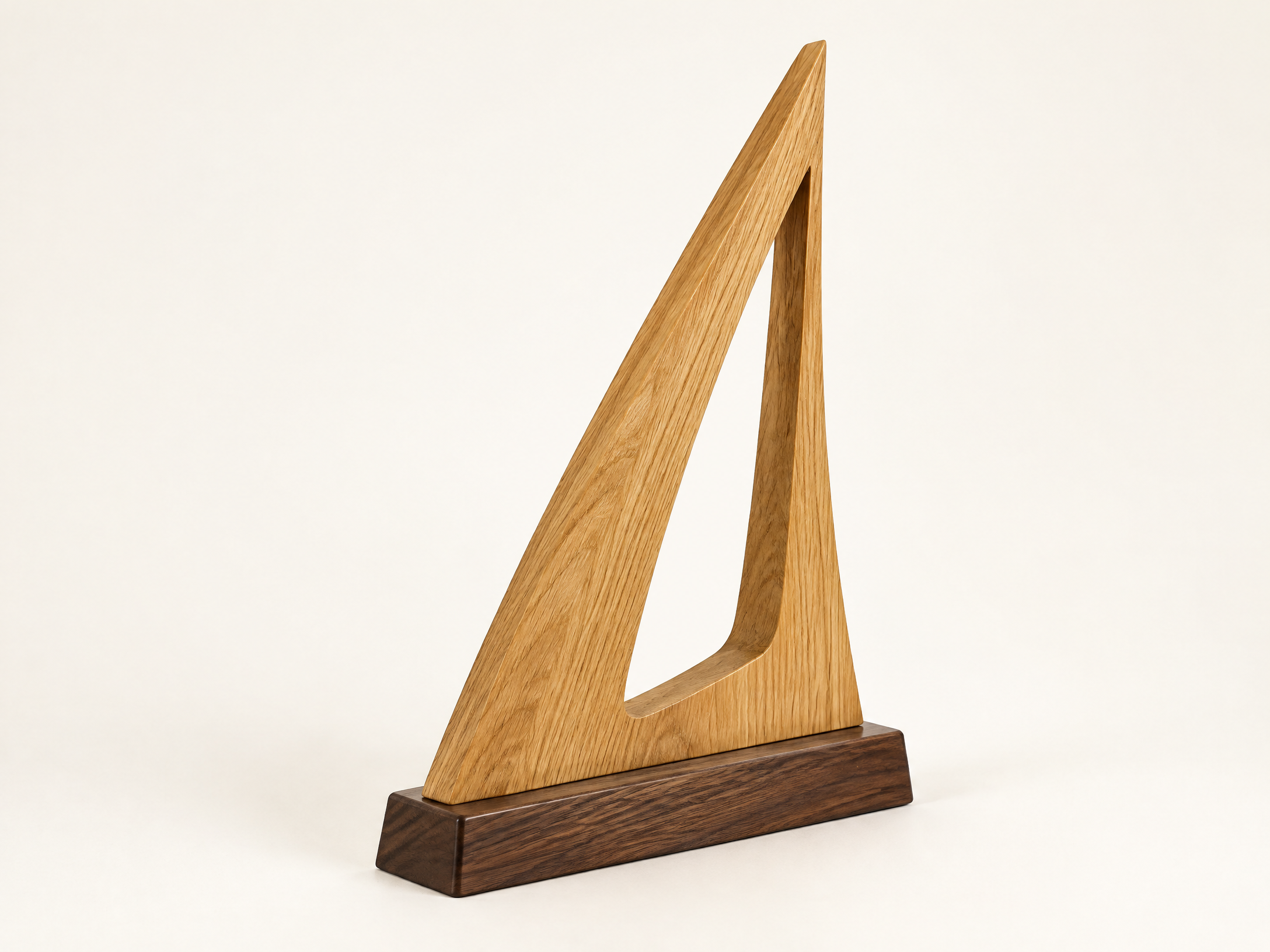 Triangle wood trophy form